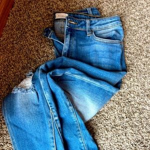 ADORABLE JEANS!! So many cute details. Never worn but no tags.